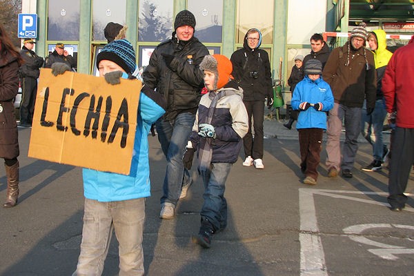 Protest Lechii przed Urzędem Miasta