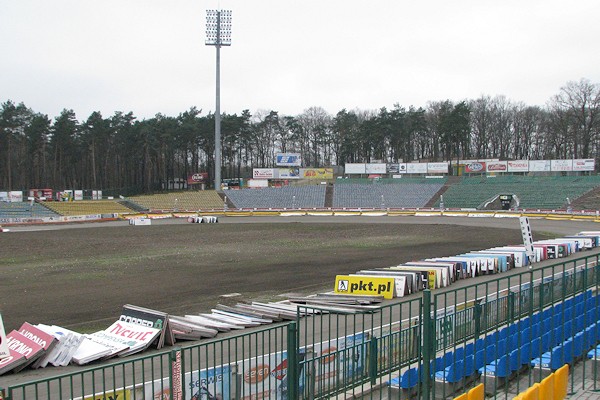 Wiosenne porządki na stadionie przy W69