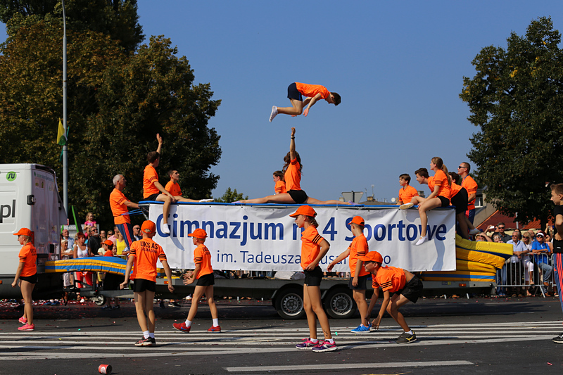 Zielonogórscy Sportowcy na Winobraniowym Korowodzie