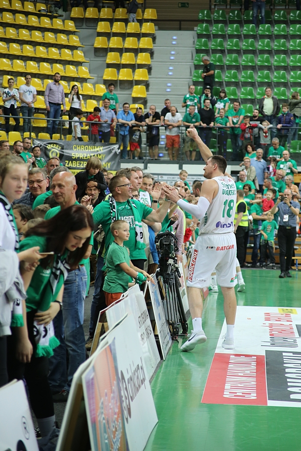 3. półfinał Stelmet Enea - Anwil Włocławek - radość po wygranej!